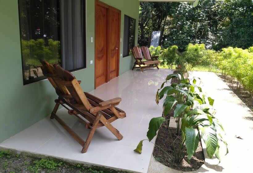 هتل Manuel Antonio Hostel Resort