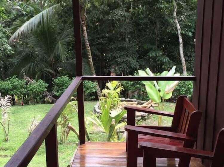 هتل Manuel Antonio Hostel Resort