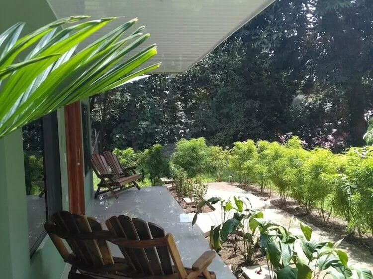 Hotelli Manuel Antonio Hostel Resort