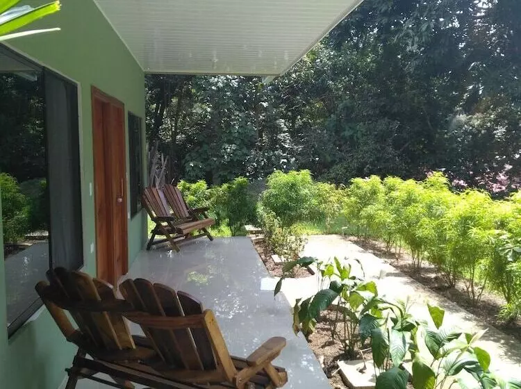 Hotelli Manuel Antonio Hostel Resort