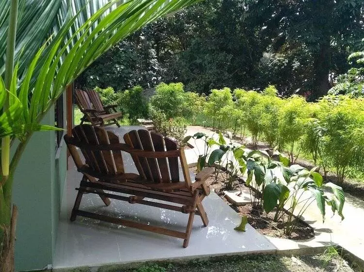 Hotelli Manuel Antonio Hostel Resort