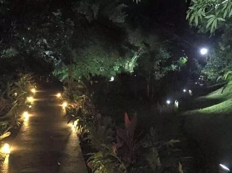 Hotelli Manuel Antonio Hostel Resort