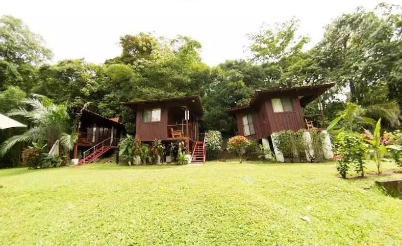 Hotelli Manuel Antonio Hostel Resort