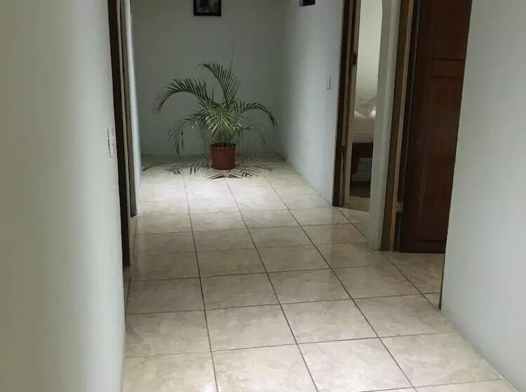 Hotelli Manuel Antonio Hostel Resort