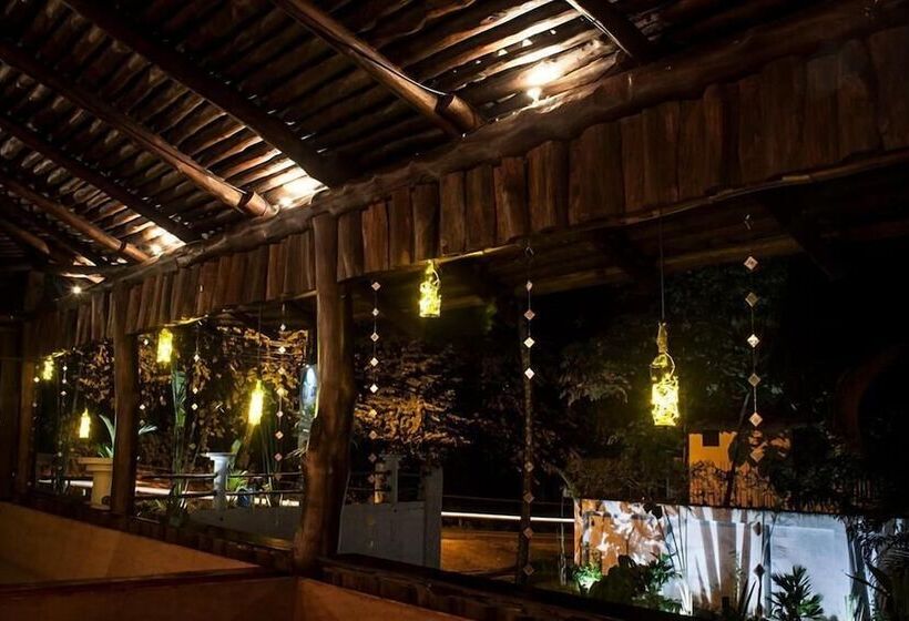 هتل Manuel Antonio Hostel Resort