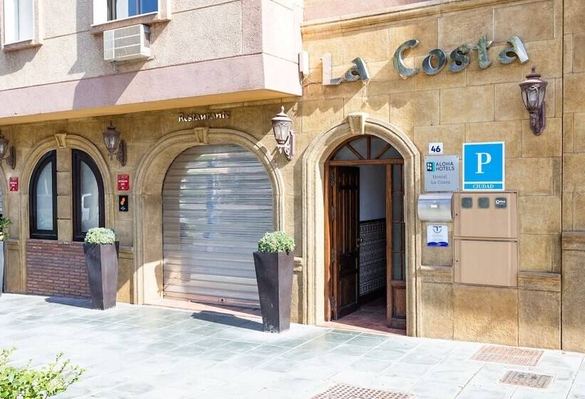 هتل Hostal La Costa