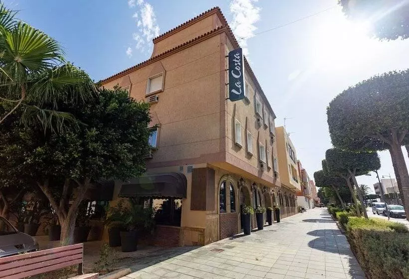 Hotelli Hostal La Costa