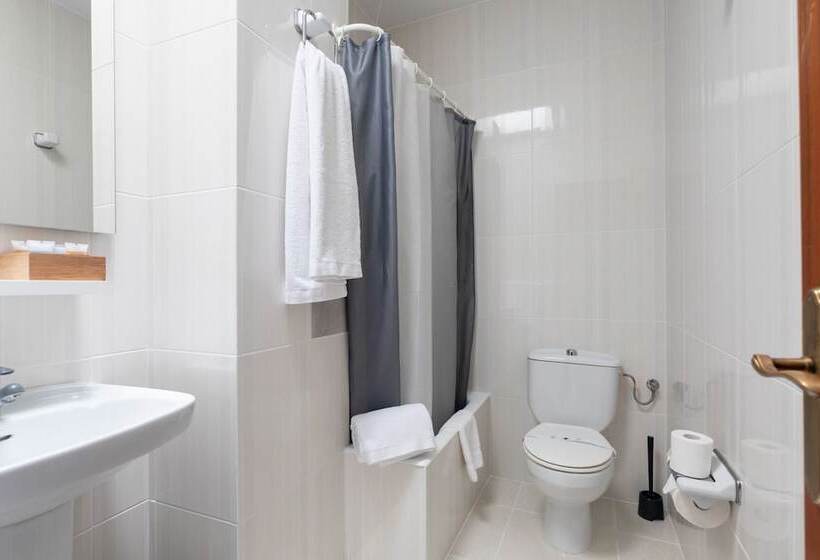 هتل Hostal La Costa