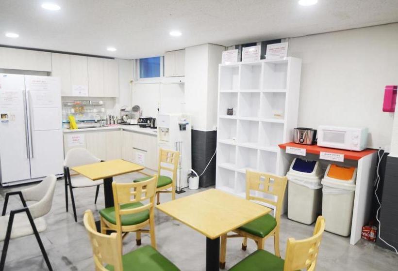 هتل Kimchee Busan Station Guesthouse  Hostel