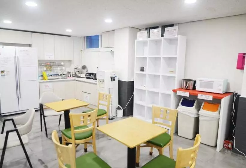 هتل Kimchee Busan Station Guesthouse  Hostel