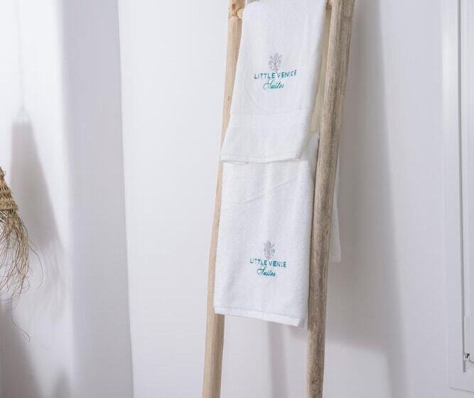 Отель Little Venice Villas