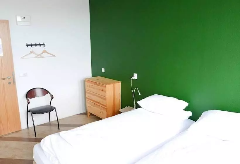 هتل Snotra Hostel