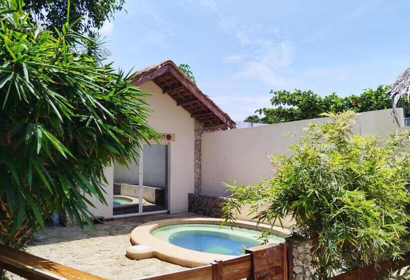 Hotel Tepanee Beach Resort