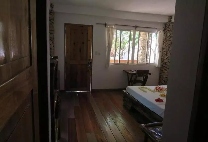 Hotelli Tepanee Beach Resort