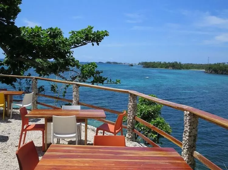 Hotelli Tepanee Beach Resort