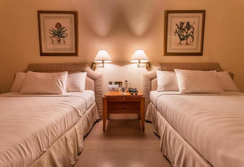 בית מלון כפרי The Subic Bay Yacht Club, Inc