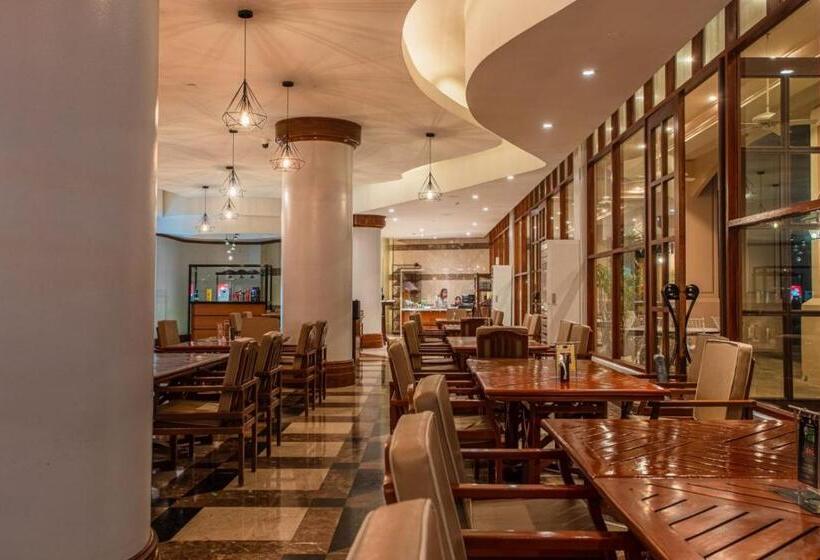 בית מלון כפרי The Subic Bay Yacht Club, Inc