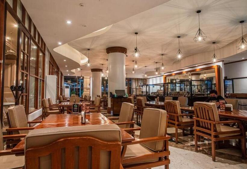 בית מלון כפרי The Subic Bay Yacht Club, Inc