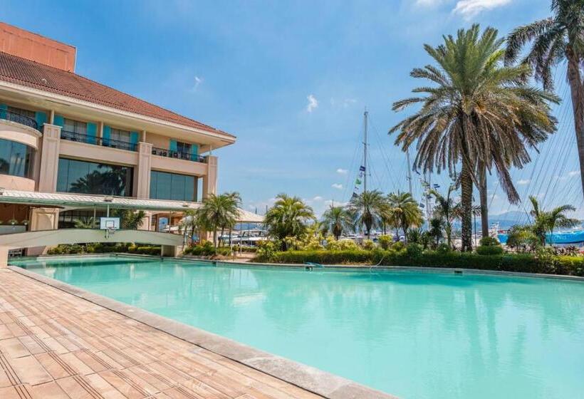 בית מלון כפרי The Subic Bay Yacht Club, Inc