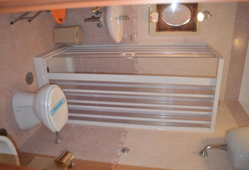 تختخواب و صبحانه Anna S Family