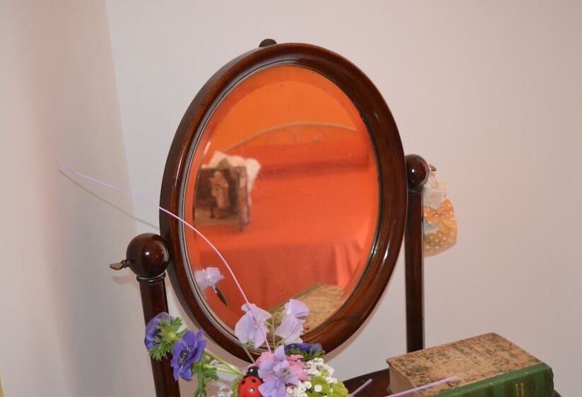 تختخواب و صبحانه Anna S Family