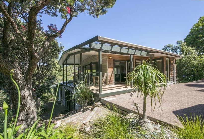 Отель Beachfront Enclosure Bay