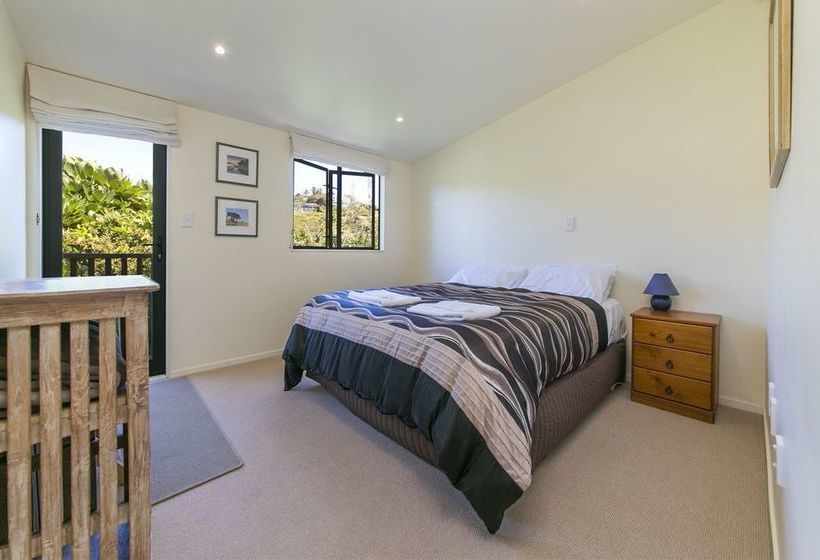 Отель Beachfront Enclosure Bay