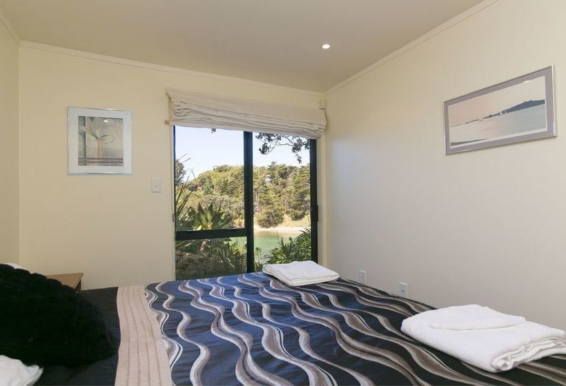 Отель Beachfront Enclosure Bay