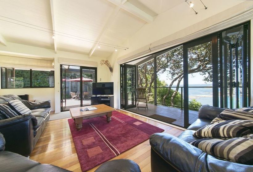 Отель Beachfront Enclosure Bay