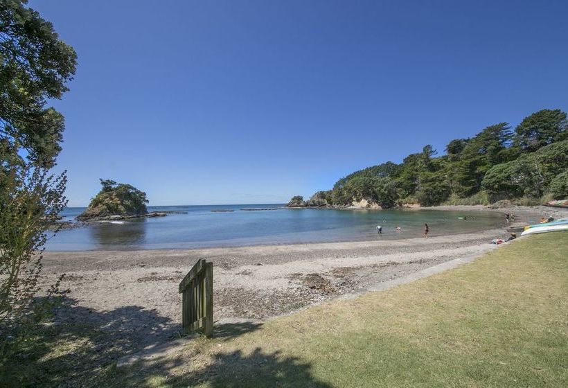 Отель Beachfront Enclosure Bay