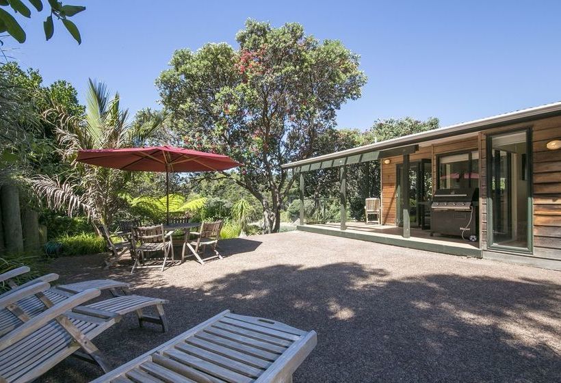 Отель Beachfront Enclosure Bay