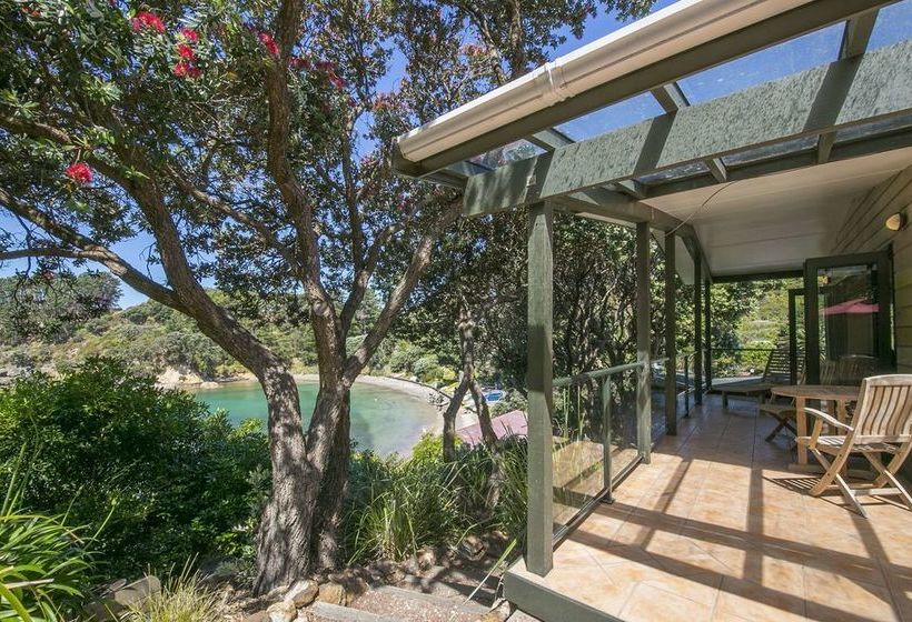 Отель Beachfront Enclosure Bay