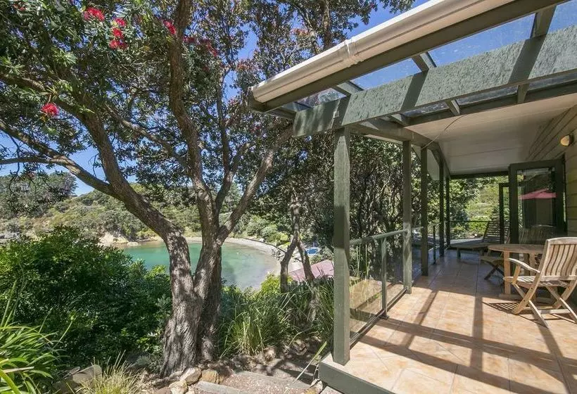 ホテル Beachfront Enclosure Bay