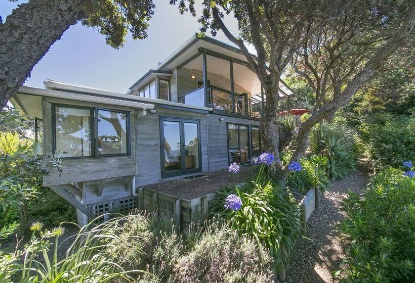 Отель Beachfront Enclosure Bay