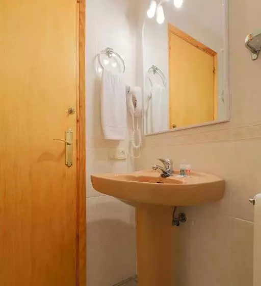 Hotelli Hostal Montserrat