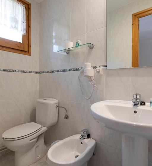 هتل Hostal Montserrat