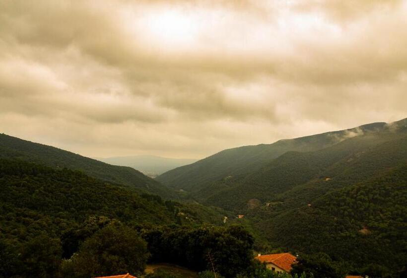 هتل Hostal Montserrat