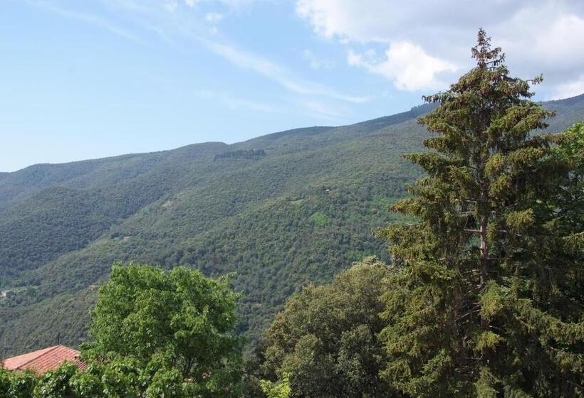 هتل Hostal Montserrat