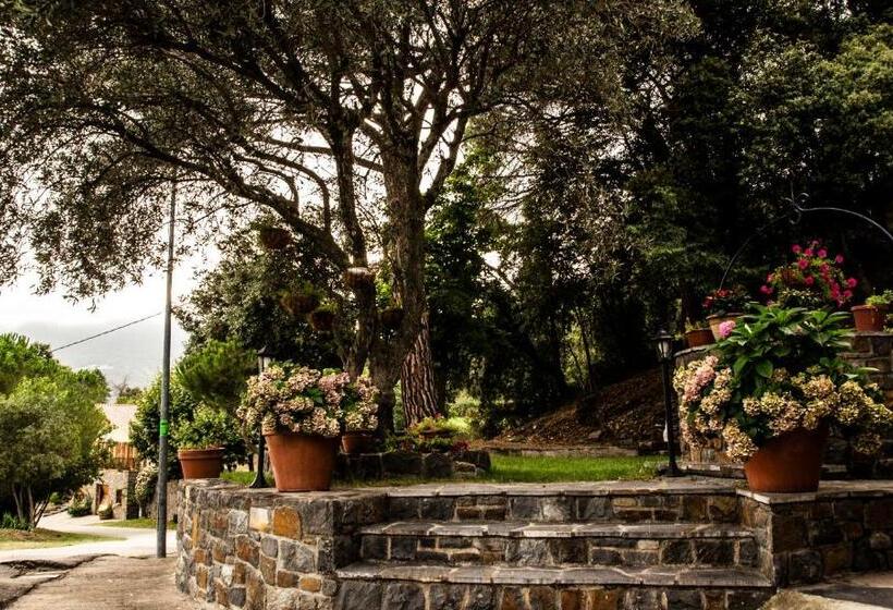 هتل Hostal Montserrat