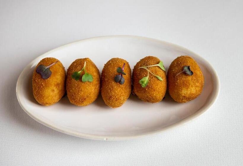 هتل Hostal Montserrat