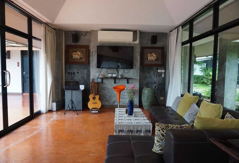 בית מלון כפרי Kornwat Garden Resort