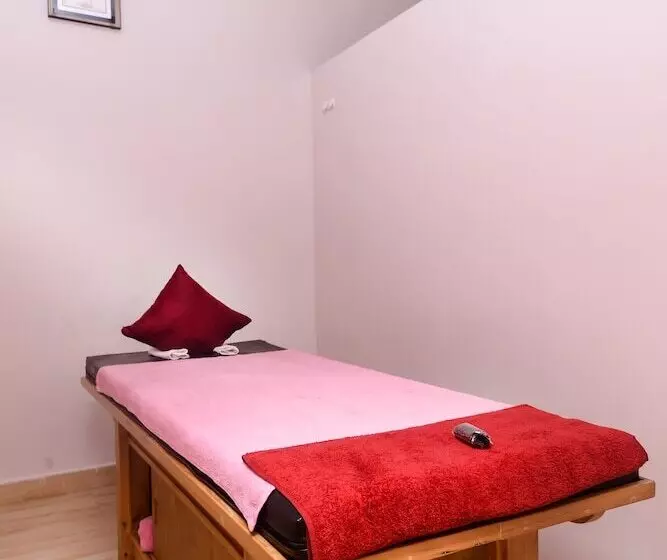 هتل Kuti Resort And Spa