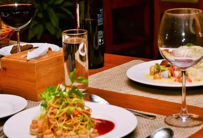 هتل Kuti Resort And Spa