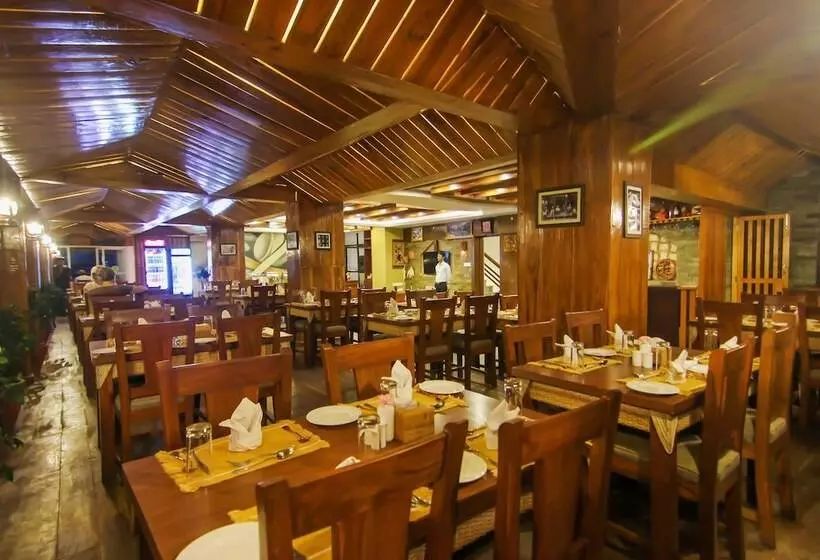 هتل Kuti Resort And Spa