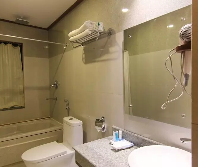 هتل Kuti Resort And Spa