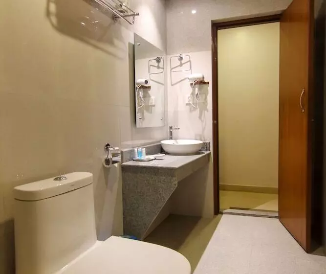 هتل Kuti Resort And Spa