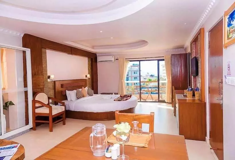 هتل Kuti Resort And Spa