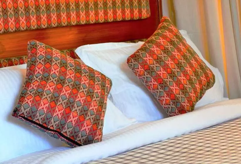 هتل Kuti Resort And Spa