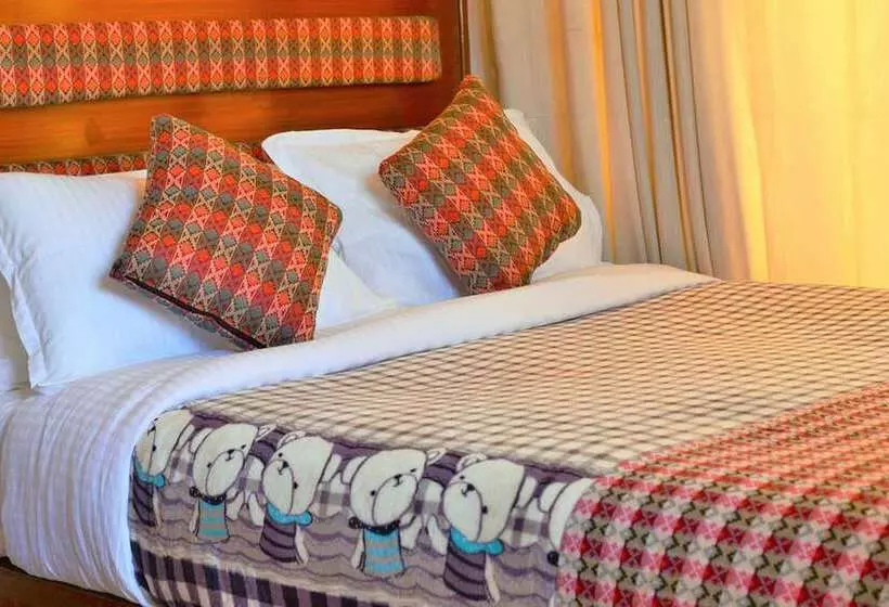 هتل Kuti Resort And Spa