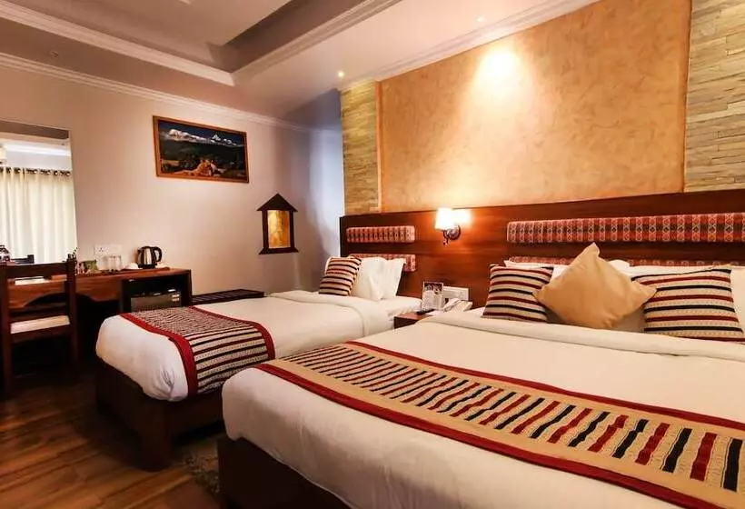 هتل Kuti Resort And Spa